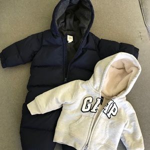 ❄️{BABYGAP} snowsuit and zip up.